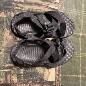 Men’s Chacos size 7